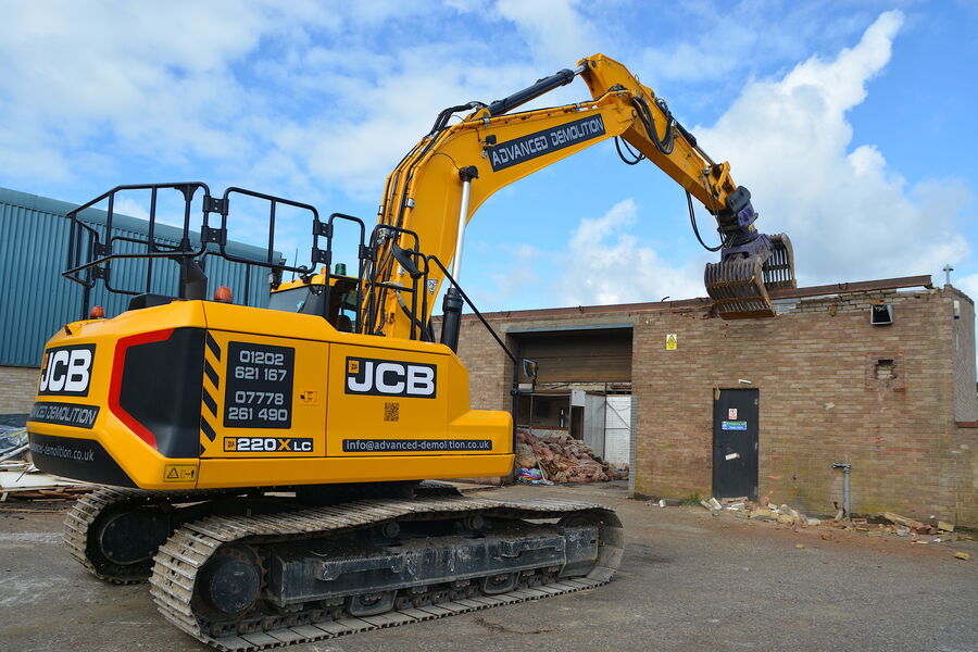 DEMOLITION CONTRACTOR’S PRAISE FOR NEW JCB X SERIES MODEL.jpg